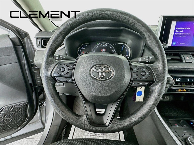 Toyota RAV4 Vehicle Full-screen Gallery Image 15