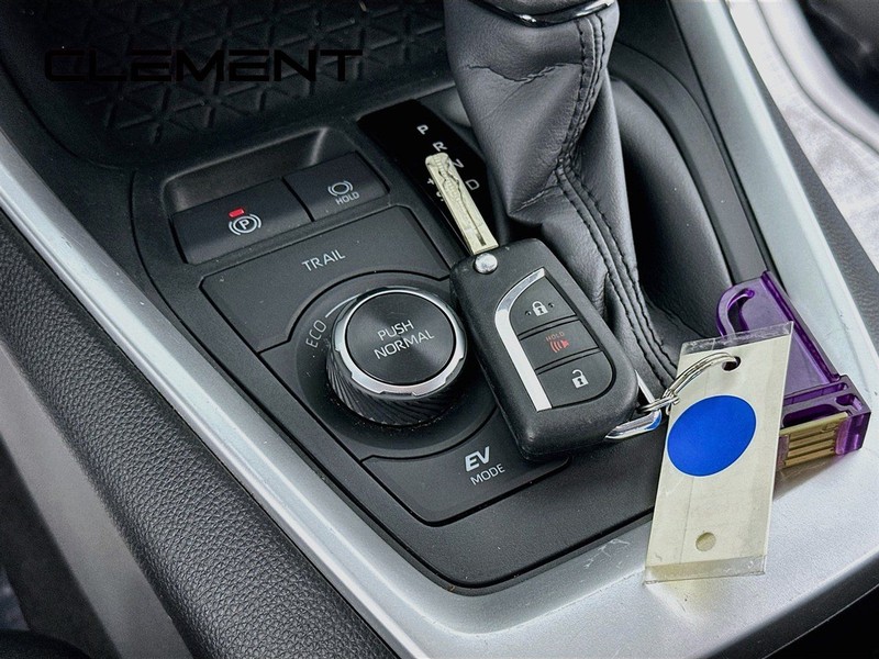Toyota RAV4 Vehicle Full-screen Gallery Image 23
