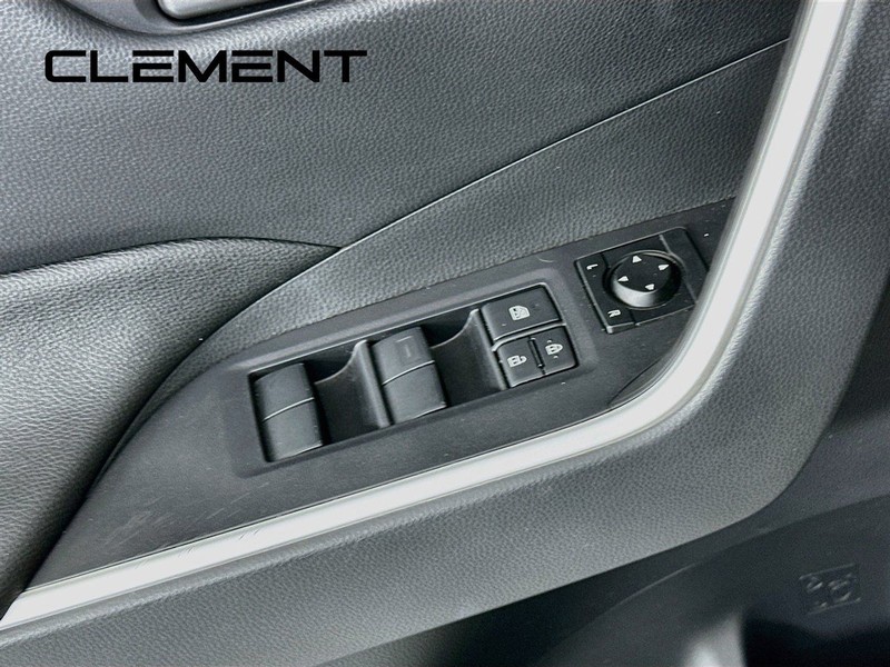 Toyota RAV4 Vehicle Full-screen Gallery Image 24