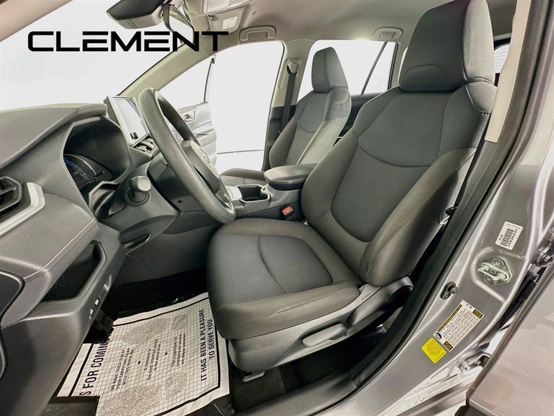 Toyota RAV4 Vehicle Full-screen Gallery Image 28