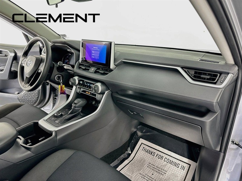 Toyota RAV4 Vehicle Full-screen Gallery Image 32