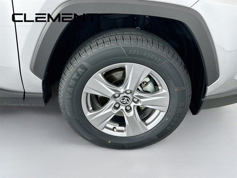 Toyota RAV4 Vehicle Full-screen Gallery Image 34