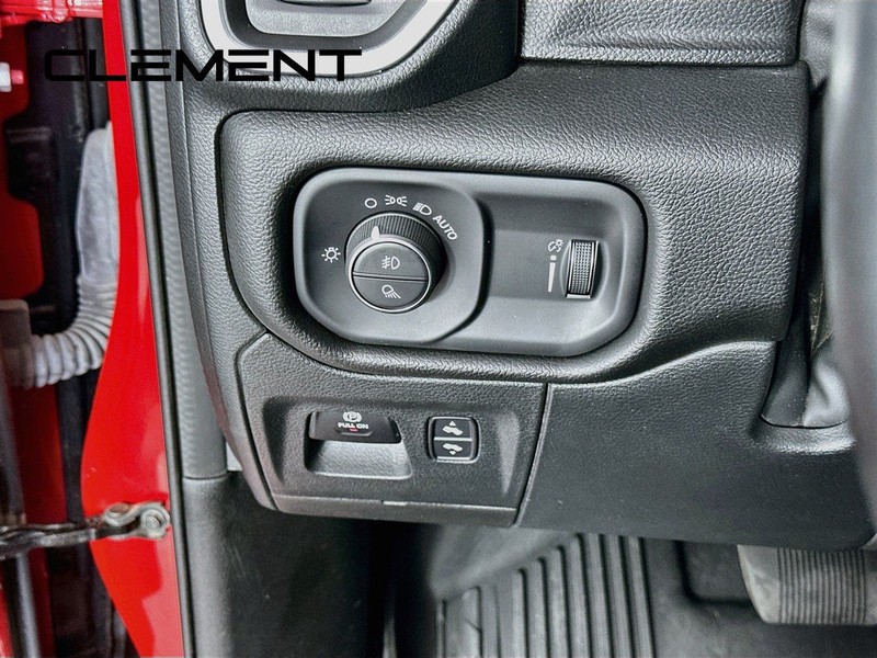 Ram 1500 Vehicle Full-screen Gallery Image 14