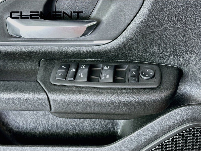 Ram 1500 Vehicle Full-screen Gallery Image 24