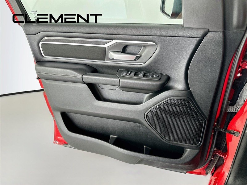 Ram 1500 Vehicle Full-screen Gallery Image 26