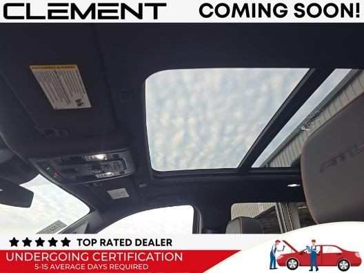 GMC Yukon Vehicle Full-screen Gallery Image 4