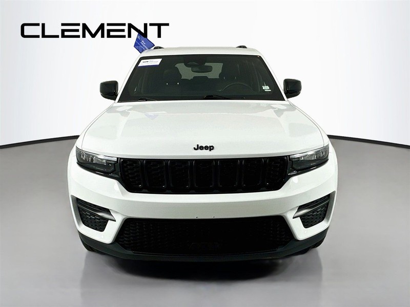 Jeep Grand Cherokee Vehicle Full-screen Gallery Image 3