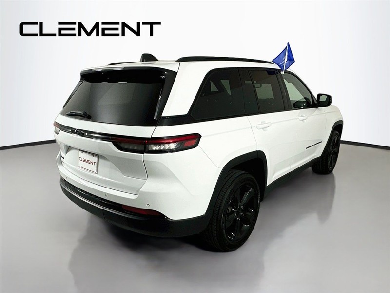 Jeep Grand Cherokee Vehicle Full-screen Gallery Image 7