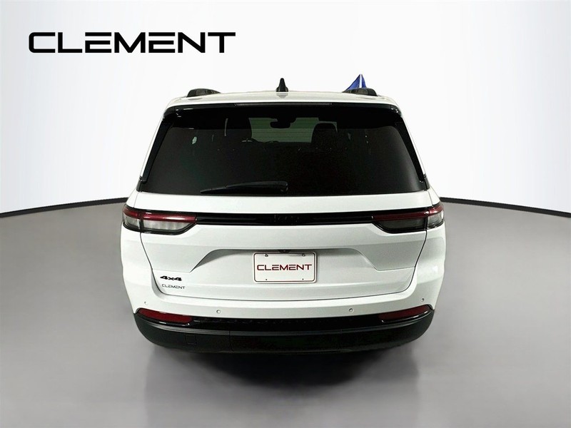 Jeep Grand Cherokee Vehicle Full-screen Gallery Image 8