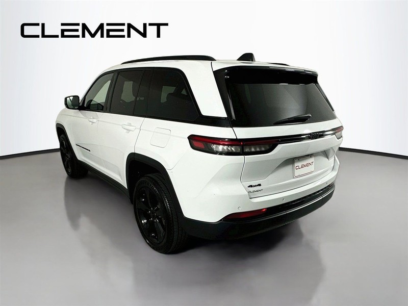 Jeep Grand Cherokee Vehicle Full-screen Gallery Image 10