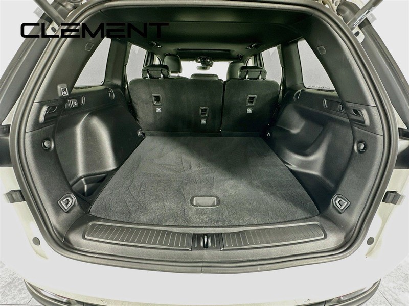 Jeep Grand Cherokee Vehicle Full-screen Gallery Image 11