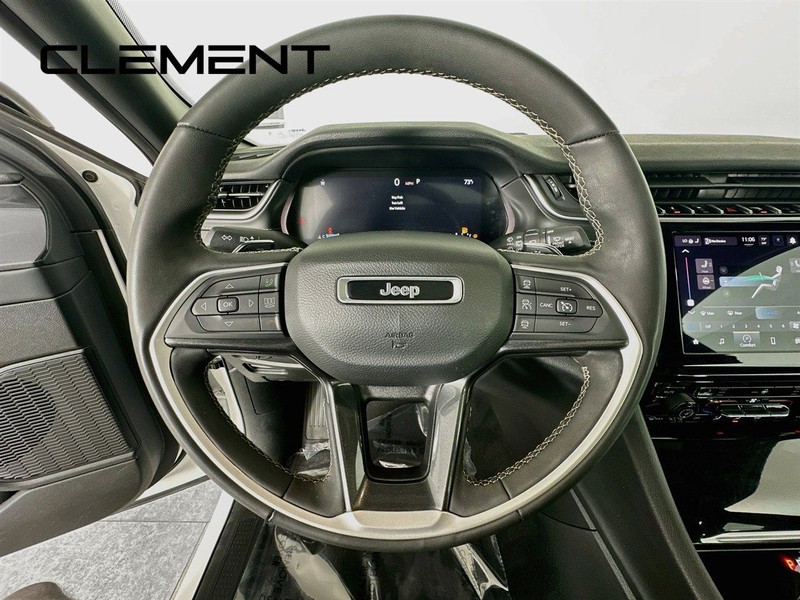 Jeep Grand Cherokee Vehicle Full-screen Gallery Image 15