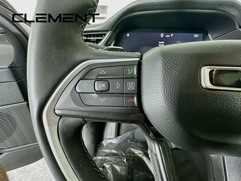 Jeep Grand Cherokee Vehicle Full-screen Gallery Image 16