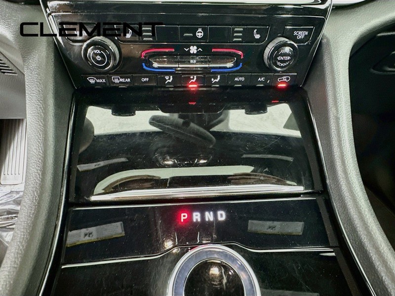 Jeep Grand Cherokee Vehicle Full-screen Gallery Image 23