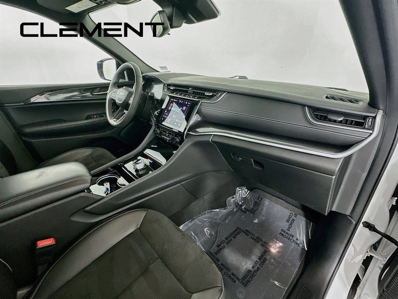 Jeep Grand Cherokee Vehicle Full-screen Gallery Image 34