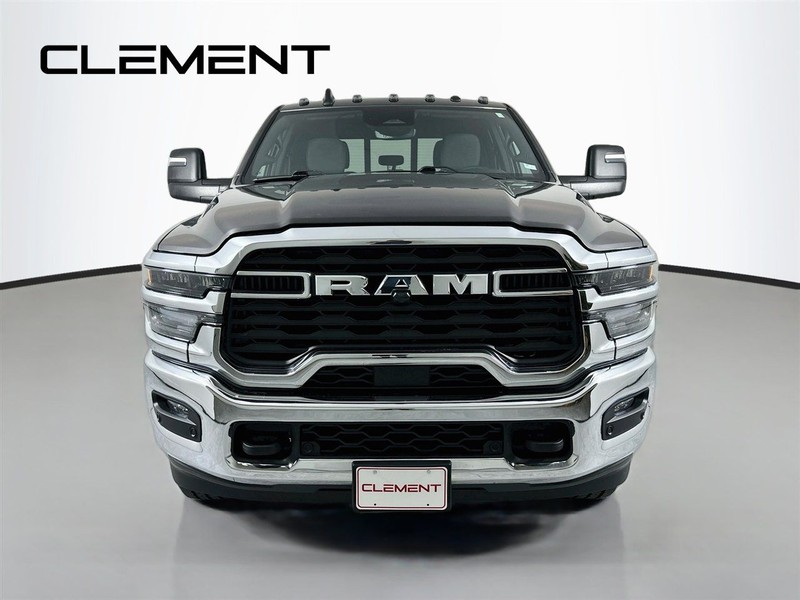 Ram 2500 Vehicle Full-screen Gallery Image 3