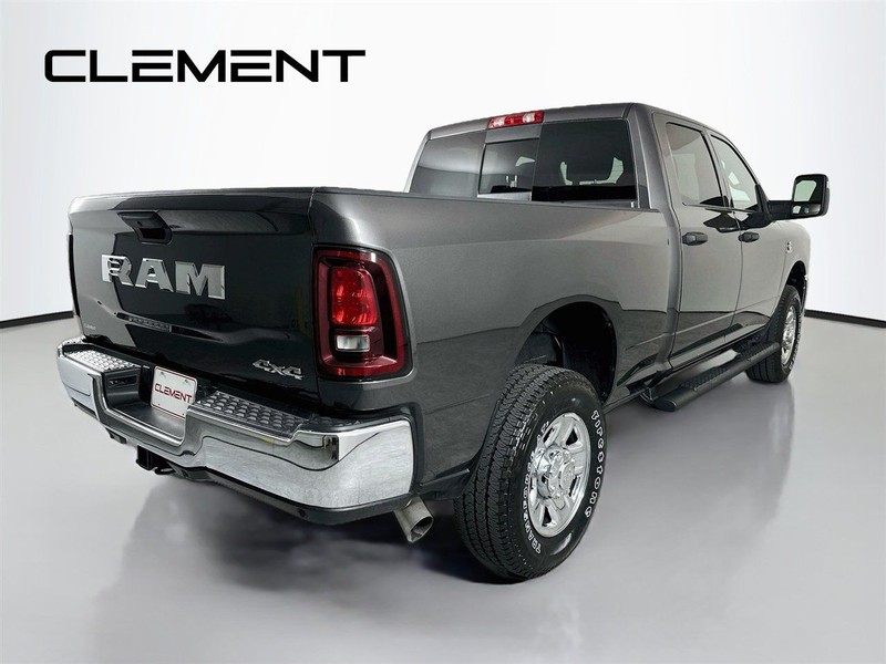 Ram 2500 Vehicle Full-screen Gallery Image 7