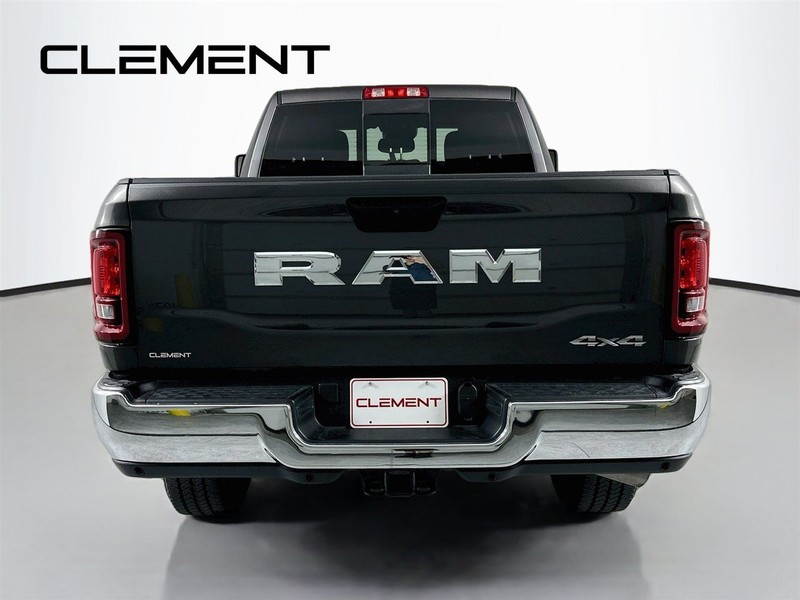 Ram 2500 Vehicle Full-screen Gallery Image 8