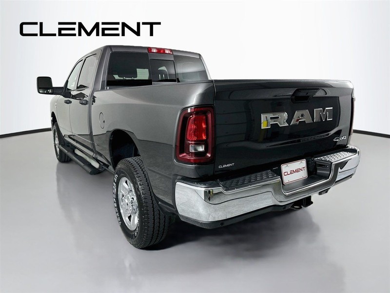 Ram 2500 Vehicle Full-screen Gallery Image 10