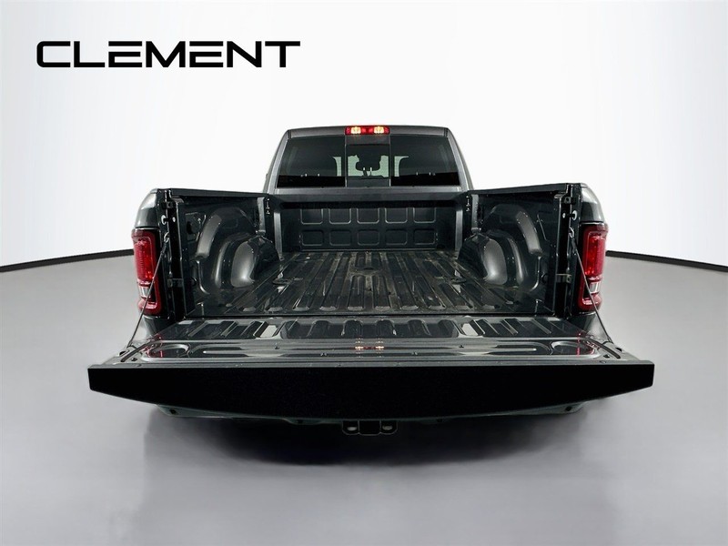 Ram 2500 Vehicle Full-screen Gallery Image 11
