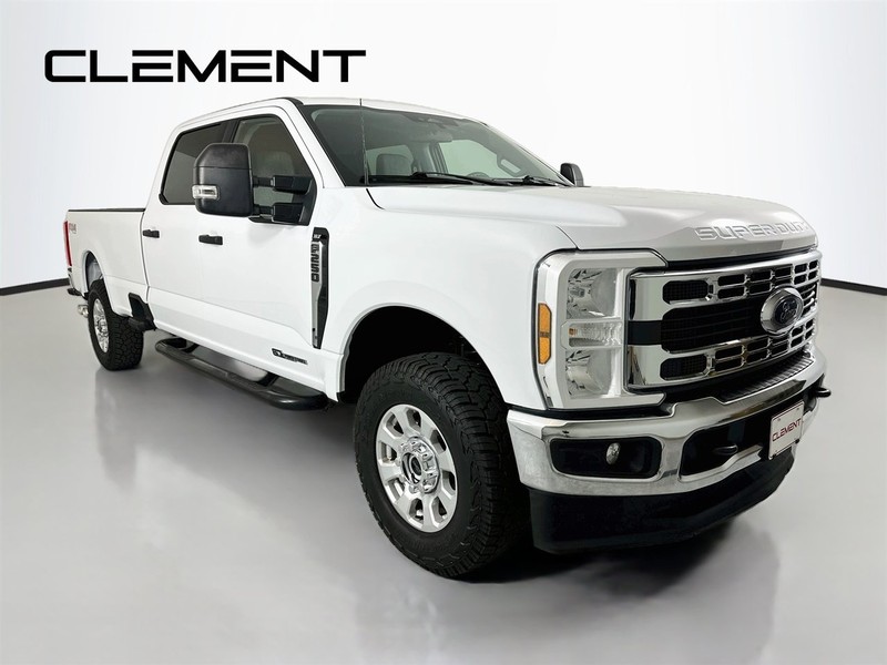 Ford Super Duty F-250 SRW Vehicle Full-screen Gallery Image 5