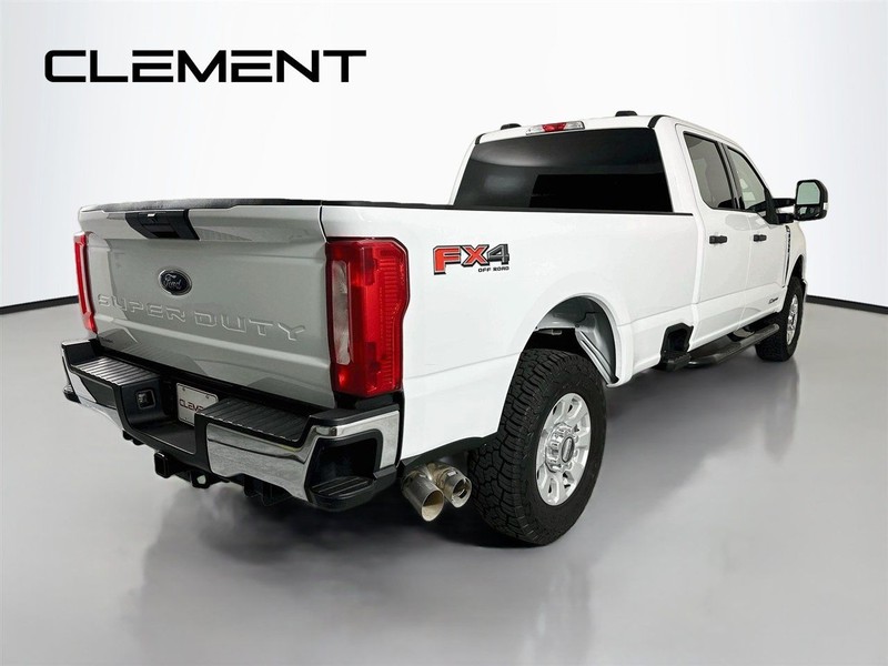 Ford Super Duty F-250 SRW Vehicle Full-screen Gallery Image 7