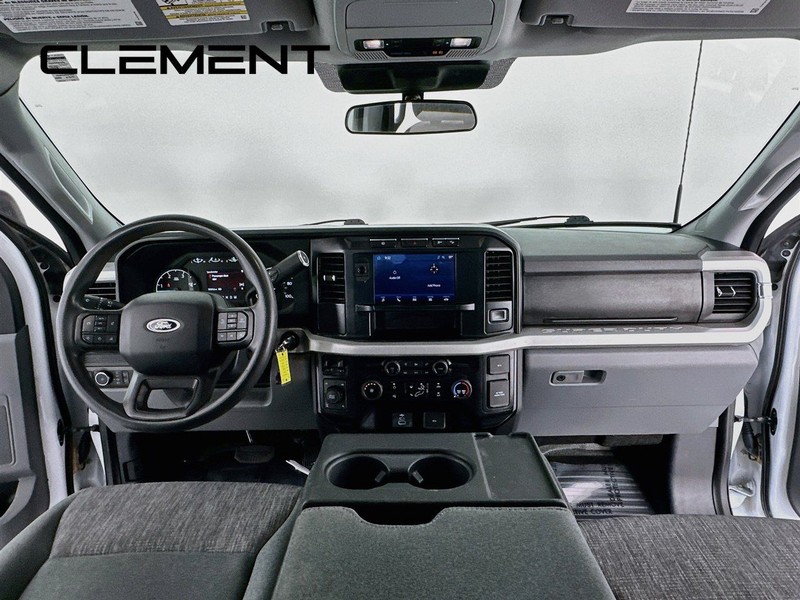 Ford Super Duty F-250 SRW Vehicle Full-screen Gallery Image 11