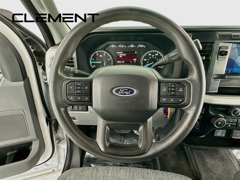 Ford Super Duty F-250 SRW Vehicle Full-screen Gallery Image 14