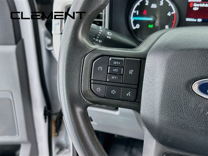 Ford Super Duty F-250 SRW Vehicle Full-screen Gallery Image 15
