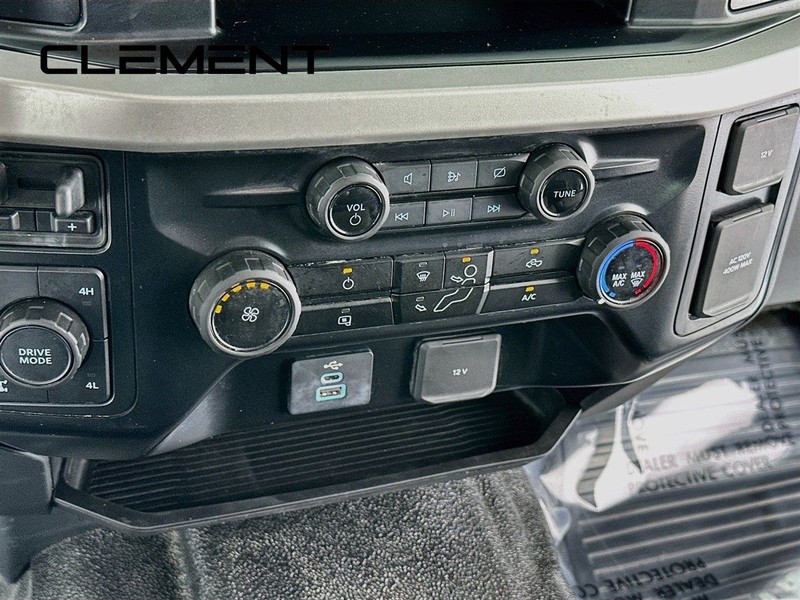 Ford Super Duty F-250 SRW Vehicle Full-screen Gallery Image 20