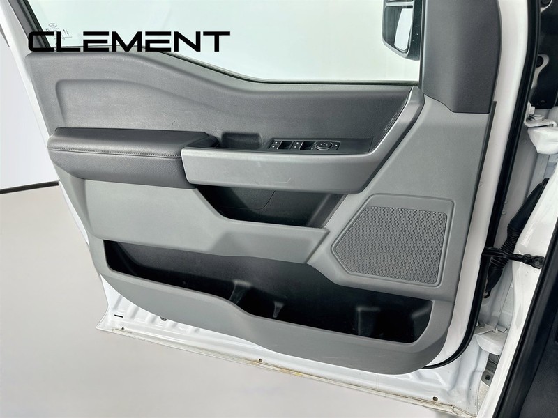 Ford Super Duty F-250 SRW Vehicle Full-screen Gallery Image 24