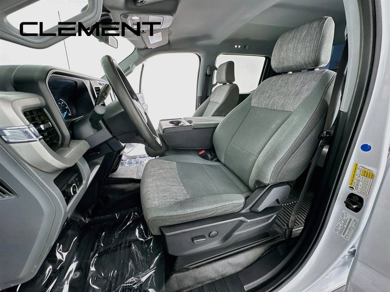 Ford Super Duty F-250 SRW Vehicle Full-screen Gallery Image 27