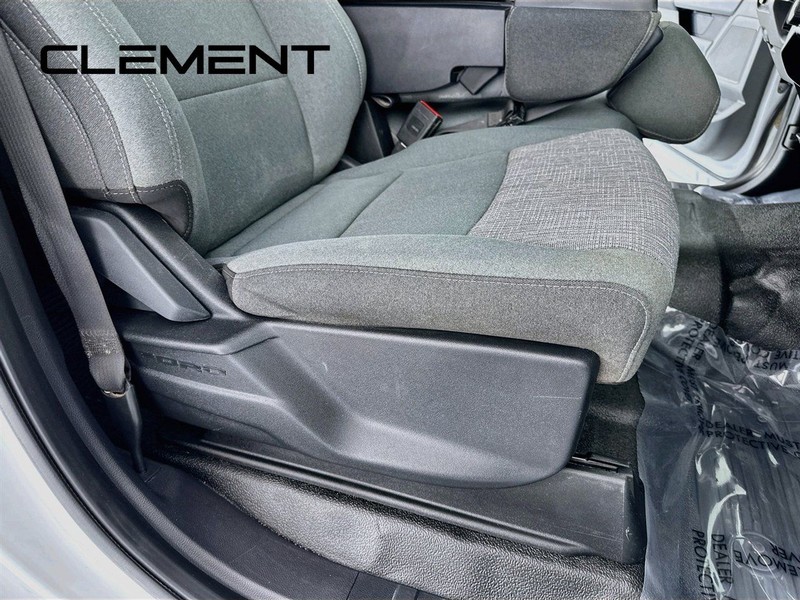Ford Super Duty F-250 SRW Vehicle Full-screen Gallery Image 30