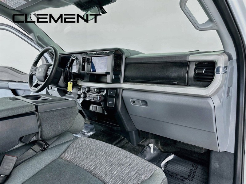 Ford Super Duty F-250 SRW Vehicle Full-screen Gallery Image 31