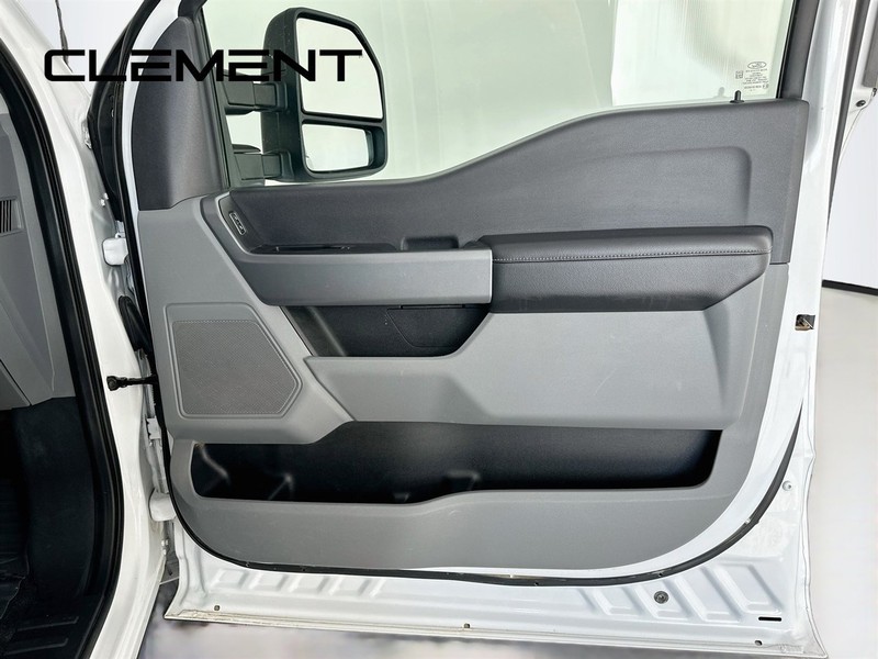 Ford Super Duty F-250 SRW Vehicle Full-screen Gallery Image 32
