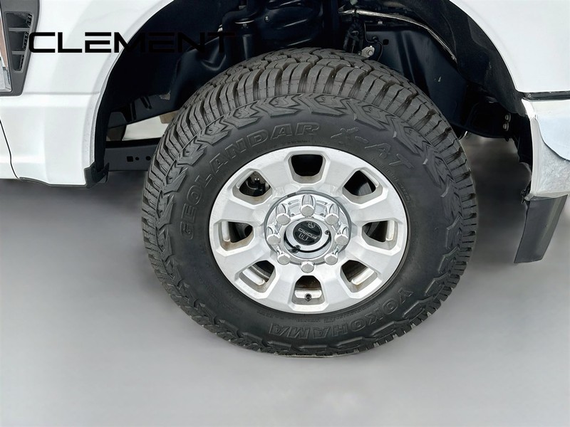 Ford Super Duty F-250 SRW Vehicle Full-screen Gallery Image 33