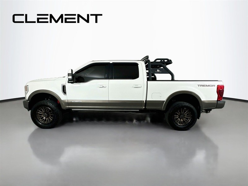 Ford Super Duty F-250 SRW Vehicle Full-screen Gallery Image 6
