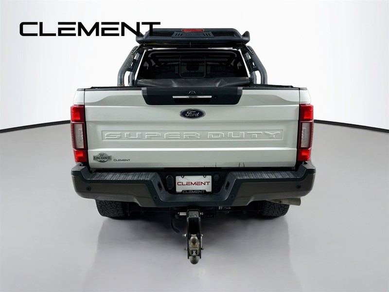Ford Super Duty F-250 SRW Vehicle Full-screen Gallery Image 8