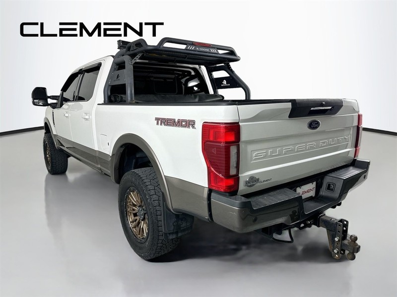 Ford Super Duty F-250 SRW Vehicle Full-screen Gallery Image 10