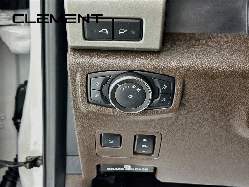Ford Super Duty F-250 SRW Vehicle Full-screen Gallery Image 14