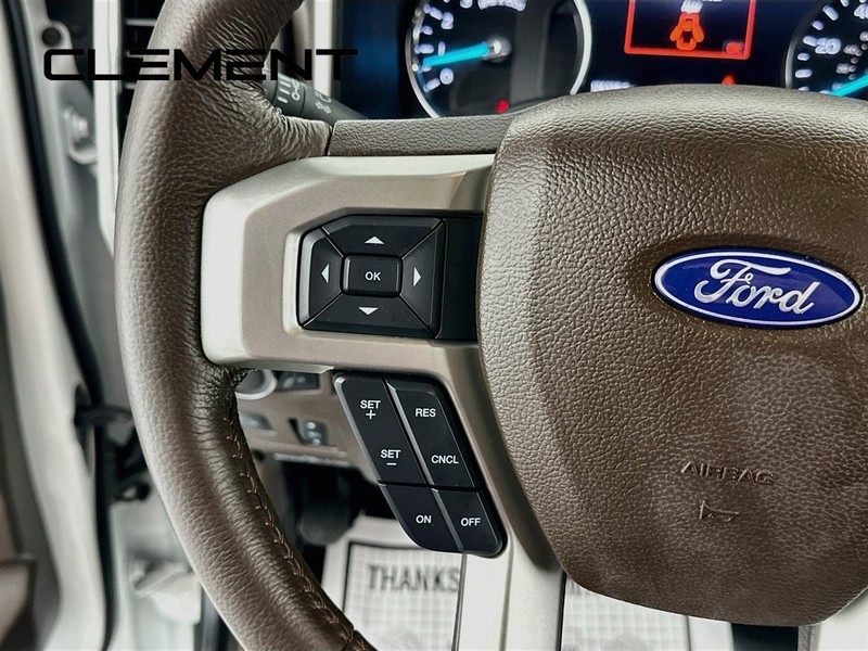 Ford Super Duty F-250 SRW Vehicle Full-screen Gallery Image 16