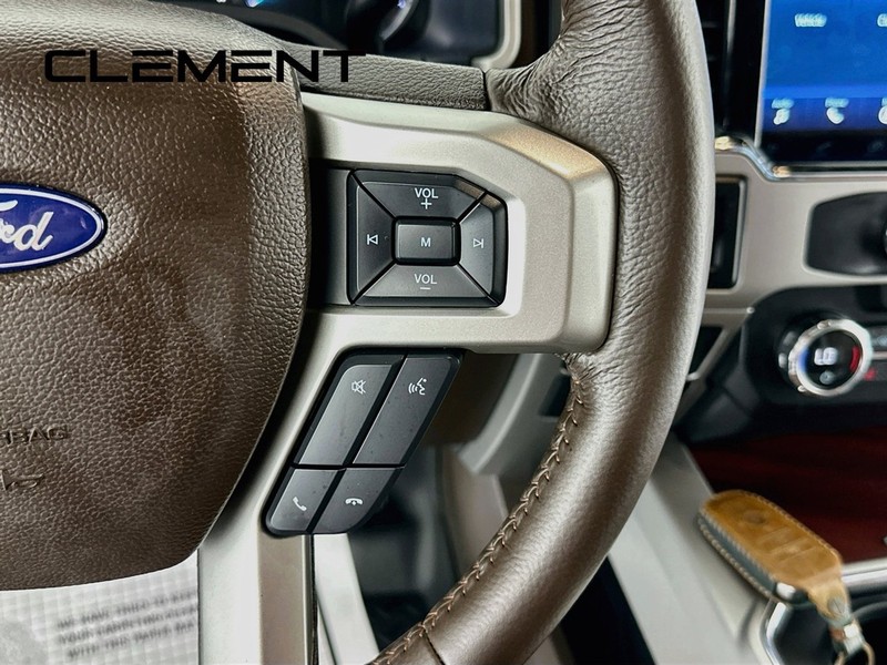 Ford Super Duty F-250 SRW Vehicle Full-screen Gallery Image 17