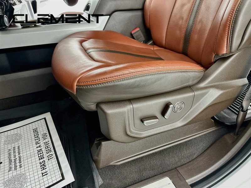Ford Super Duty F-250 SRW Vehicle Full-screen Gallery Image 30