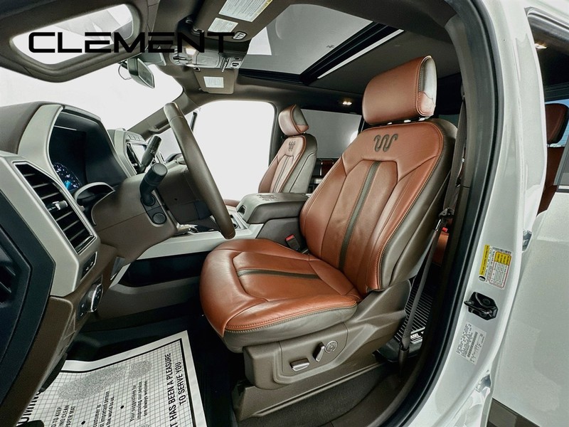 Ford Super Duty F-250 SRW Vehicle Full-screen Gallery Image 31