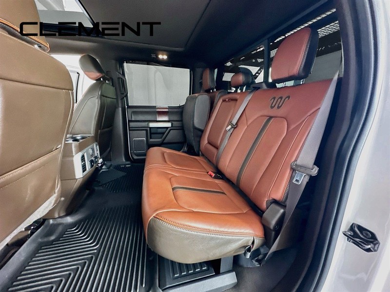 Ford Super Duty F-250 SRW Vehicle Full-screen Gallery Image 33