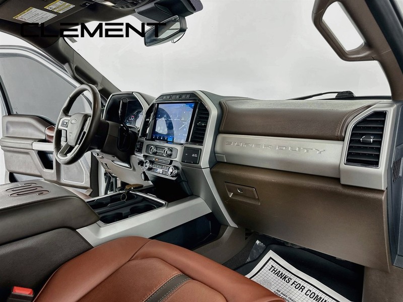 Ford Super Duty F-250 SRW Vehicle Full-screen Gallery Image 36