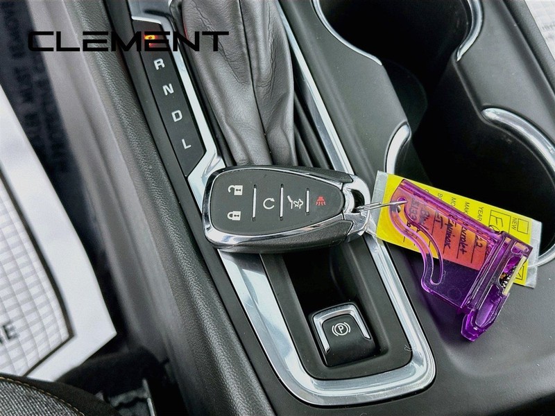 Chevrolet Equinox Vehicle Full-screen Gallery Image 24