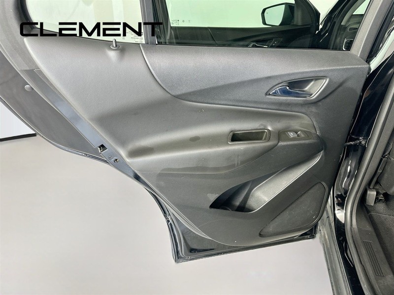 Chevrolet Equinox Vehicle Full-screen Gallery Image 31