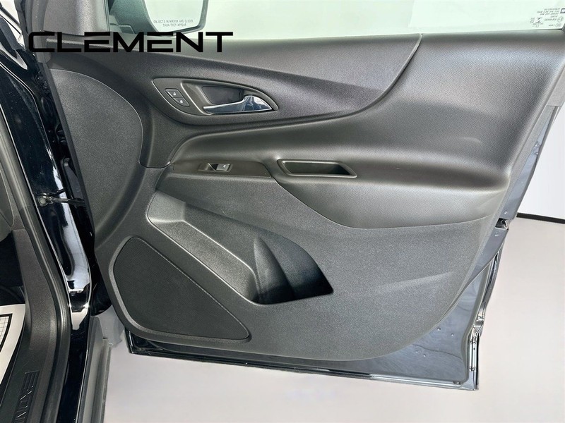 Chevrolet Equinox Vehicle Full-screen Gallery Image 35