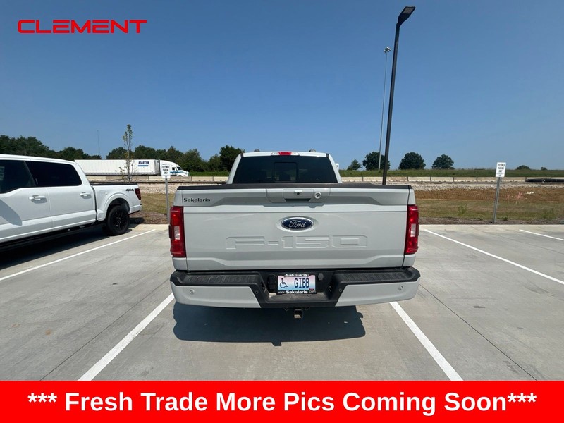 Ford F-150 Vehicle Full-screen Gallery Image 8